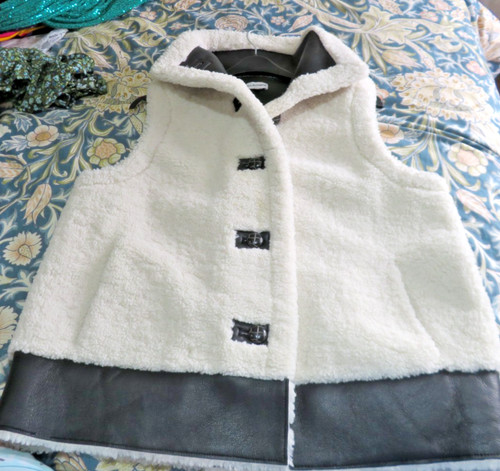 Faux leather and fleece - and, gilet